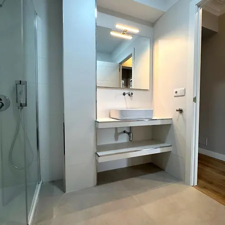 Nuevo Y Luminoso Apartamento En El Corazon De Vigo *